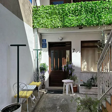 Apartment House Aria *